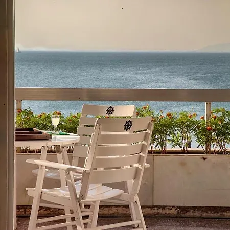 The Big Blue Apartment!!! * Peraía