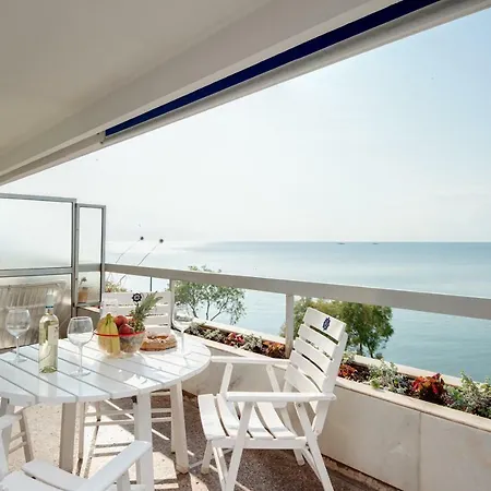 The Big Blue Apartment!!! 아파트 *