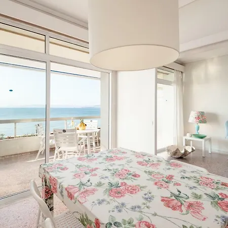The Big Blue Apartment!!! 아파트 *