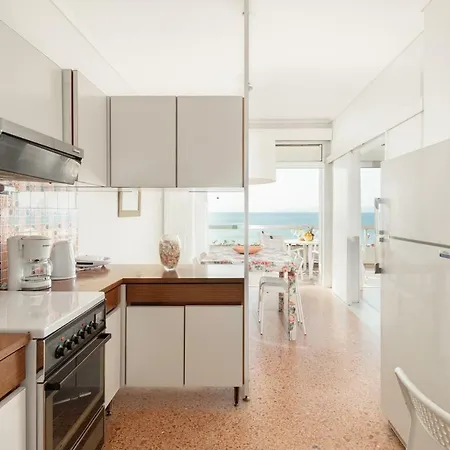 The Big Blue Apartment!!! Peraía