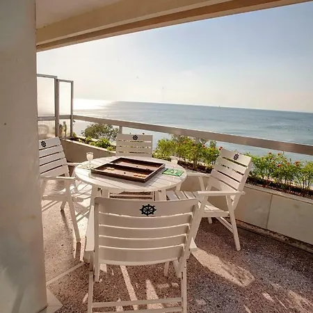 Апартаменты The Big Blue Apartment!!! Переа