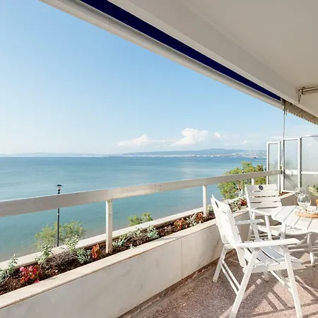 Апартаменты The Big Blue Apartment!!!